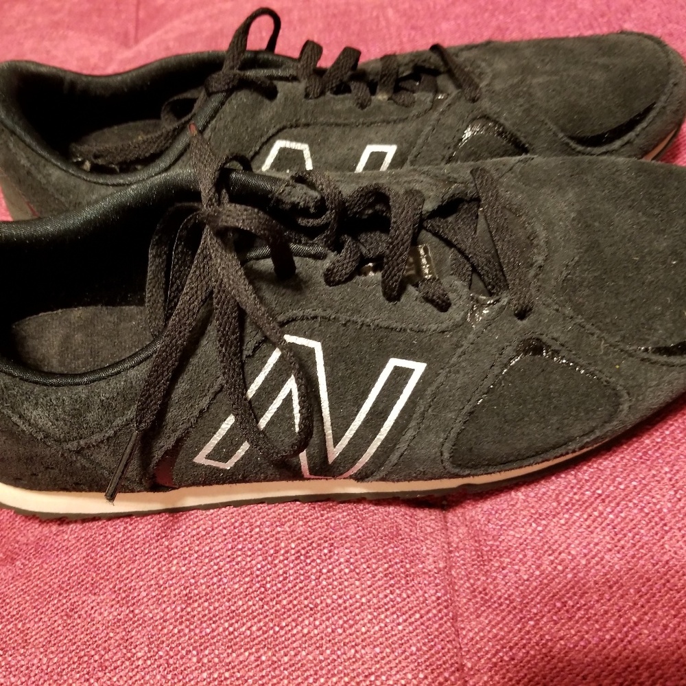 New Balance black suede size 9 sneaker